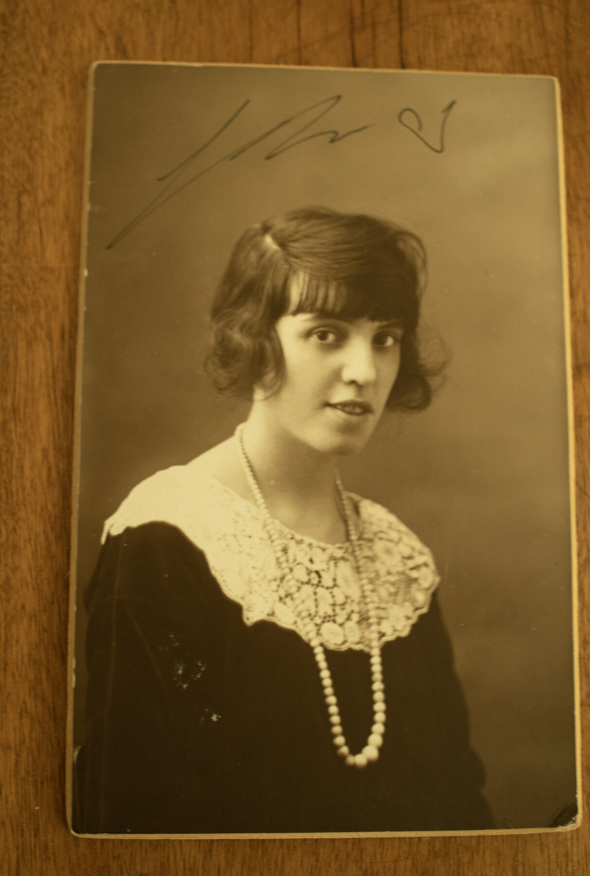 joanne robertson signed antwerp postcard